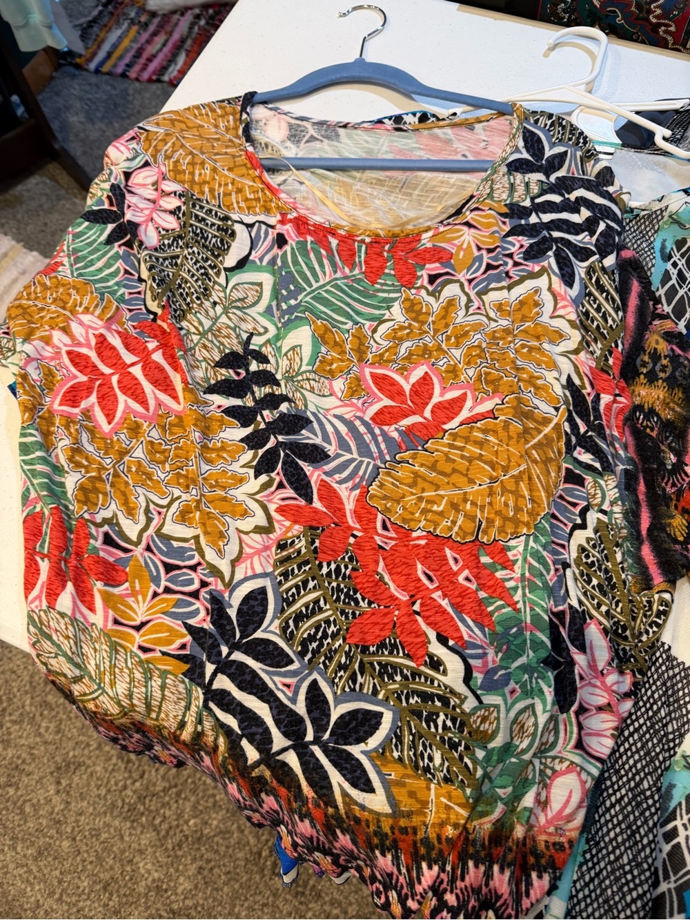 FIRM PRICE - LOT OF 10-small/medium tops - Picture 5 of 11